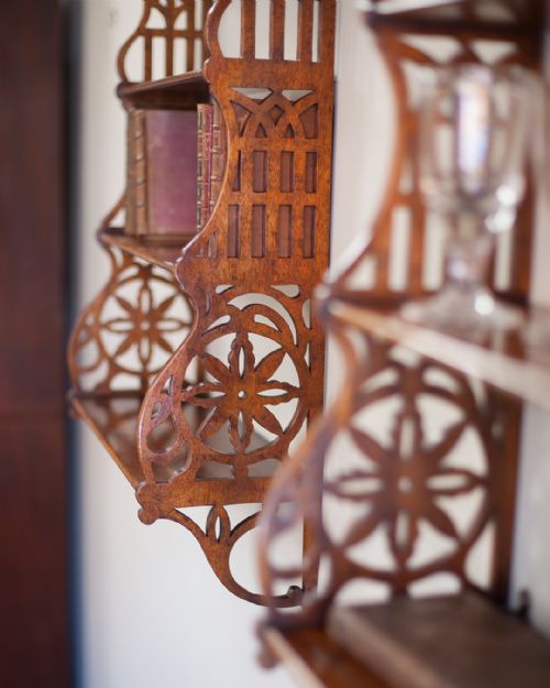 PAIR OF 19TH CENTURY MAHOGANY FRETWORK WALL SHELVES - ADDITIONAL PHOTO 4