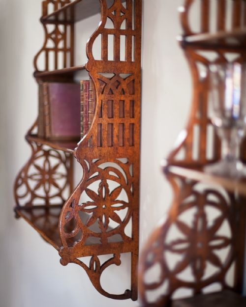 PAIR OF 19TH CENTURY MAHOGANY FRETWORK WALL SHELVES - ADDITIONAL PHOTO 5