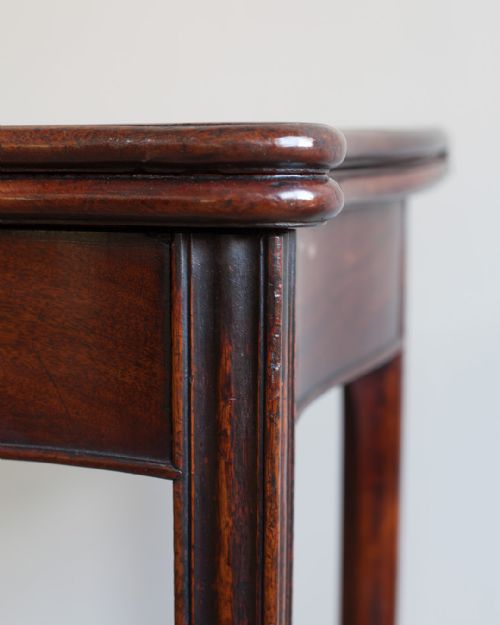 GEORGE III MAHOGANY SERPENTINE CARD TABLE - ADDITIONAL PHOTO 4