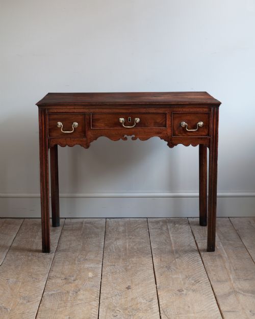 wonderful georgian mahogany lowboy - CATEGORY: ANTIQUE FURNITURE - DATED GEORGIAN