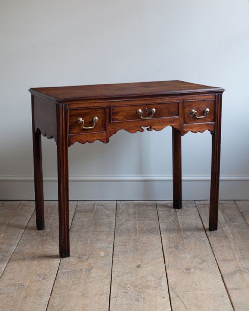 WONDERFUL GEORGIAN MAHOGANY LOWBOY - ADDITIONAL PHOTO 1