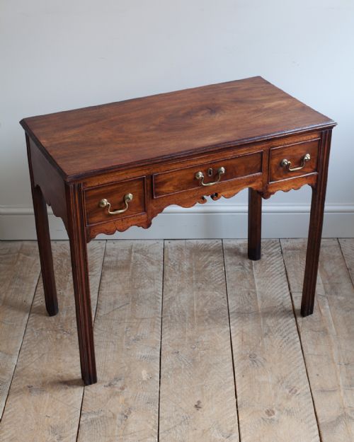 WONDERFUL GEORGIAN MAHOGANY LOWBOY - ADDITIONAL PHOTO 2