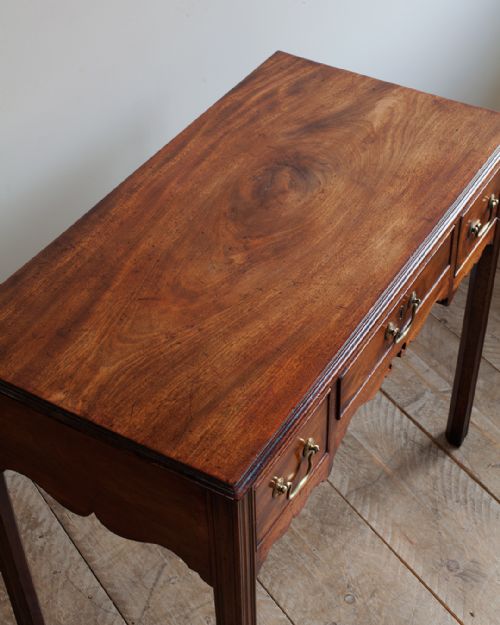 WONDERFUL GEORGIAN MAHOGANY LOWBOY - ADDITIONAL PHOTO 3