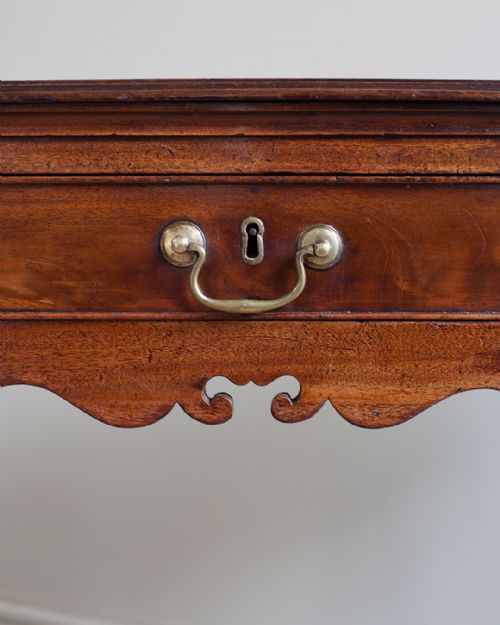 WONDERFUL GEORGIAN MAHOGANY LOWBOY - ADDITIONAL PHOTO 5