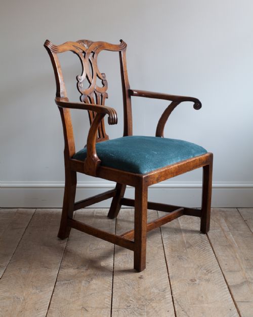 attractive chippendale period mahogany carver chair - CATEGORY: ANTIQUE CHAIRS - DATED 18TH CENTURY