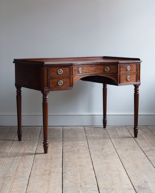 elegant regency mahogany dressing table - CATEGORY: ANTIQUE DRESSING TABLES - DATED REGENCY
