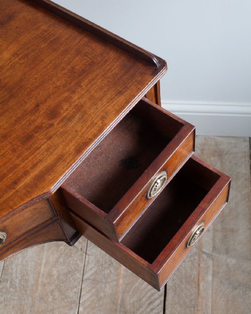ELEGANT REGENCY MAHOGANY DRESSING TABLE - ADDITIONAL PHOTO 6