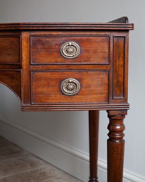 ELEGANT REGENCY MAHOGANY DRESSING TABLE - ADDITIONAL PHOTO 7