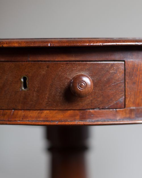 DELIGHTFUL SMALL WILLIAM IV MAHOGANY DRUM TABLE - ADDITIONAL PHOTO 5