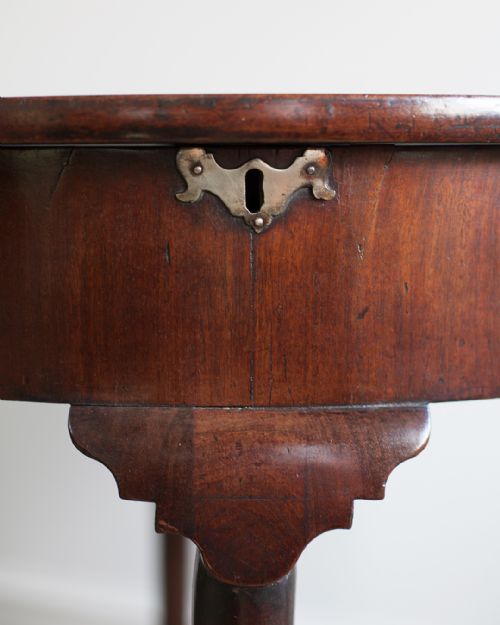 GEORGIAN MAHOGANY TEA TABLE - ADDITIONAL PHOTO 6