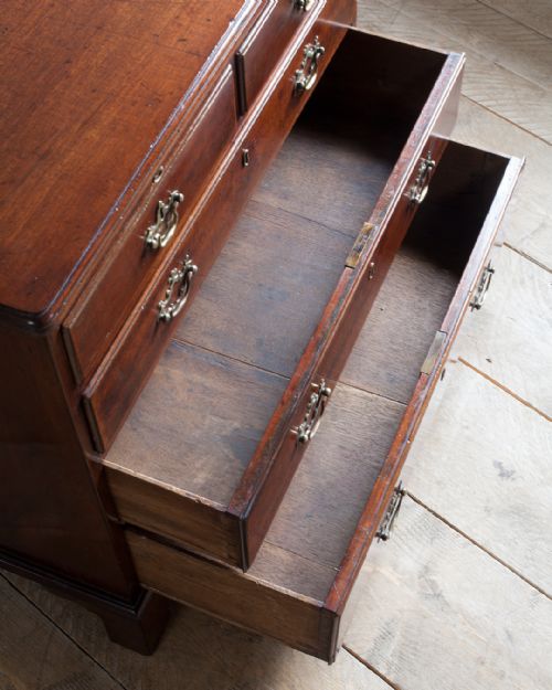 18TH CENTURY MAHOGANY CHEST OF DRAWERS - ADDITIONAL PHOTO 3