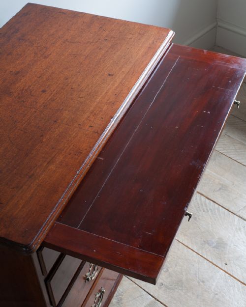 18TH CENTURY MAHOGANY CHEST OF DRAWERS - ADDITIONAL PHOTO 4