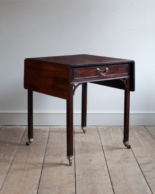george iii mahogany pembroke table - CATEGORY: ANTIQUE TABLES - DATED 18TH CENTURY