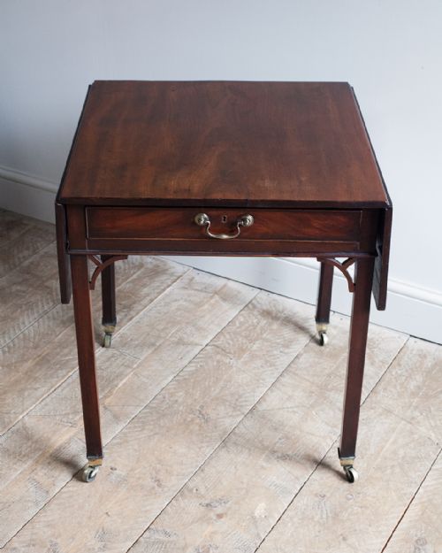 GEORGE III MAHOGANY PEMBROKE TABLE - ADDITIONAL PHOTO 2