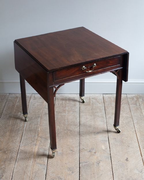 GEORGE III MAHOGANY PEMBROKE TABLE - ADDITIONAL PHOTO 3