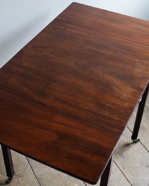GEORGE III MAHOGANY PEMBROKE TABLE - ADDITIONAL PHOTO 4