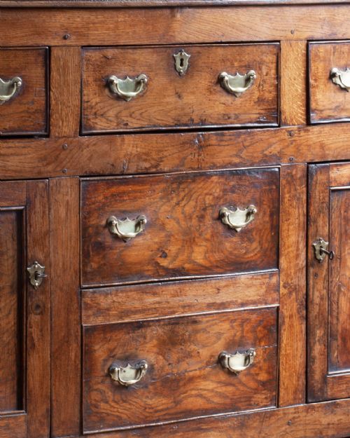 GEORGIAN OAK DRESSER BASE - ADDITIONAL PHOTO 3