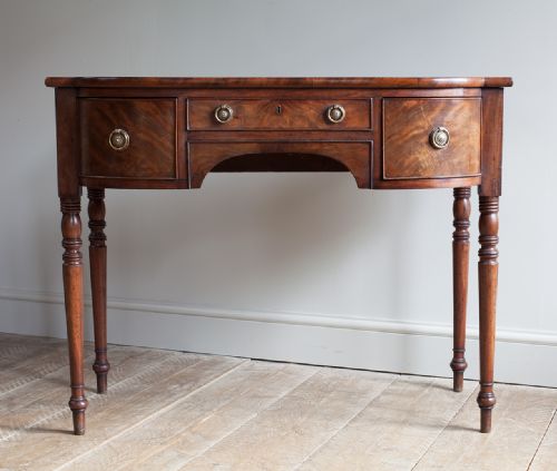 REGENCY MAHOGANY BOWFRONT DRESSING TABLE - ADDITIONAL PHOTO 1