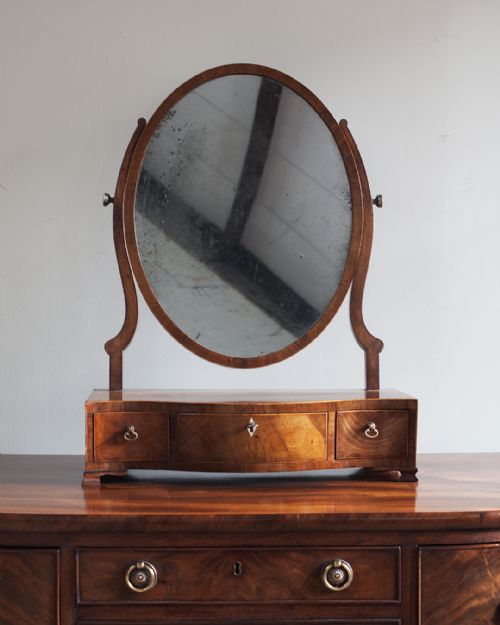 GEORGIAN MAHOGANY SERPENTINE TOILET MIRROR - ADDITIONAL PHOTO 2