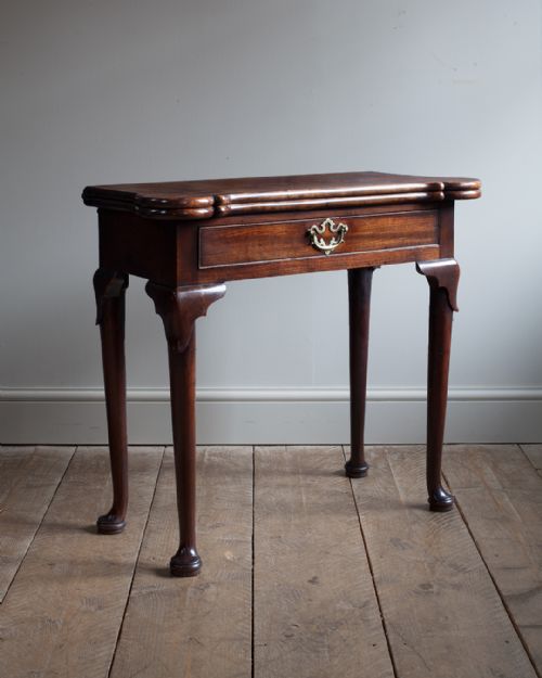 george ii cuban mahogany tea table - CATEGORY: ANTIQUE TABLES - DATED GEORGIAN
