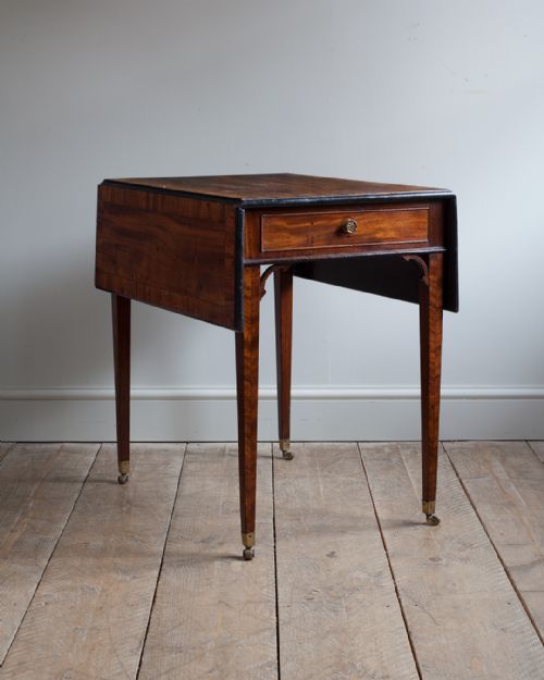 george iii mahogany pembroke table - CATEGORY: ANTIQUE TABLES - DATED 18TH CENTURY