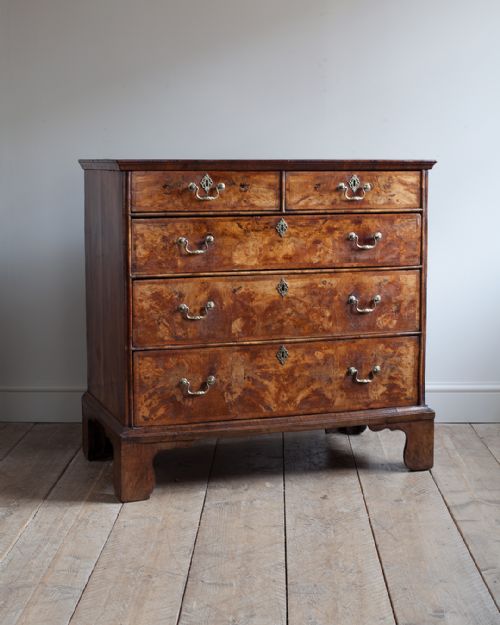 george ii walnut chest of drawers - CATEGORY: ANTIQUE CHEST OF DRAWERS - DATED 18TH CENTURY