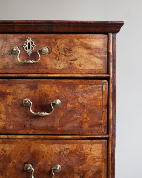 GEORGE II WALNUT CHEST OF DRAWERS - ADDITIONAL PHOTO 3