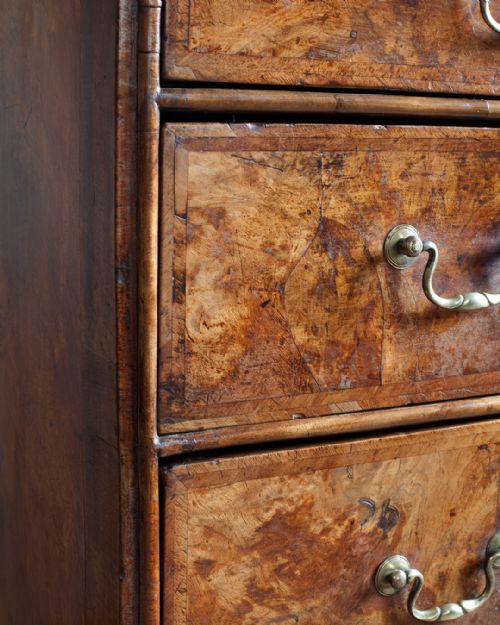 GEORGE II WALNUT CHEST OF DRAWERS - ADDITIONAL PHOTO 5