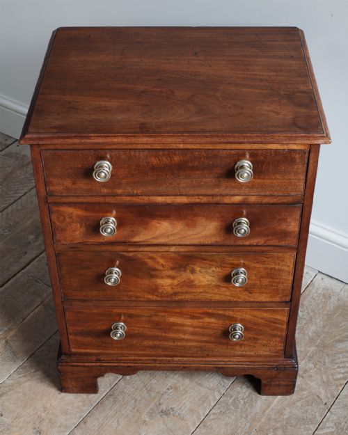 SMALL 19TH CENTURY CHEST OF DRAWERS - ADDITIONAL PHOTO 1