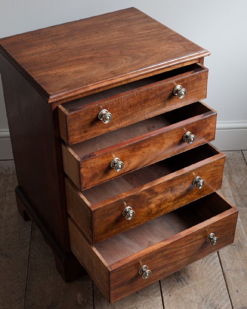 SMALL 19TH CENTURY CHEST OF DRAWERS - ADDITIONAL PHOTO 4