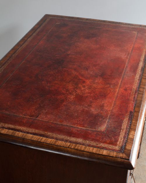 19TH CENTURY MAHOGANY PEDESTAL DESK - ADDITIONAL PHOTO 4