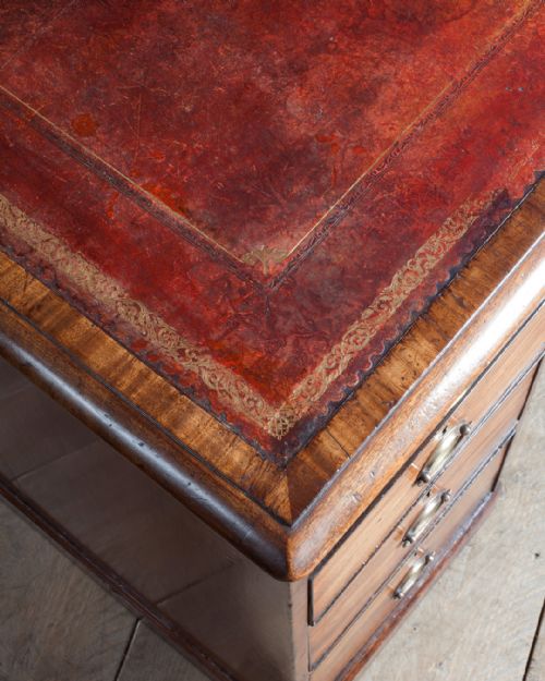 19TH CENTURY MAHOGANY PEDESTAL DESK - ADDITIONAL PHOTO 5