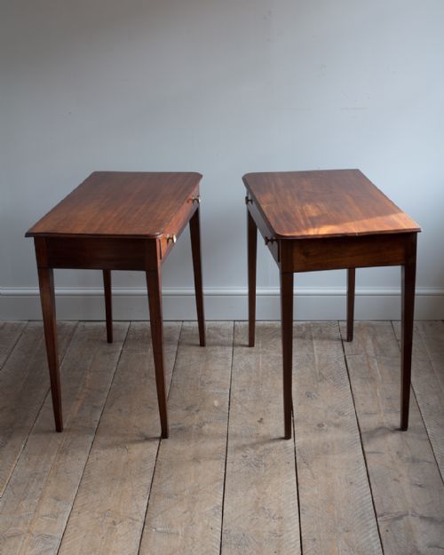 PAIR OF GEORGIAN MAHOGANY SIDE TABLES - ADDITIONAL PHOTO 2