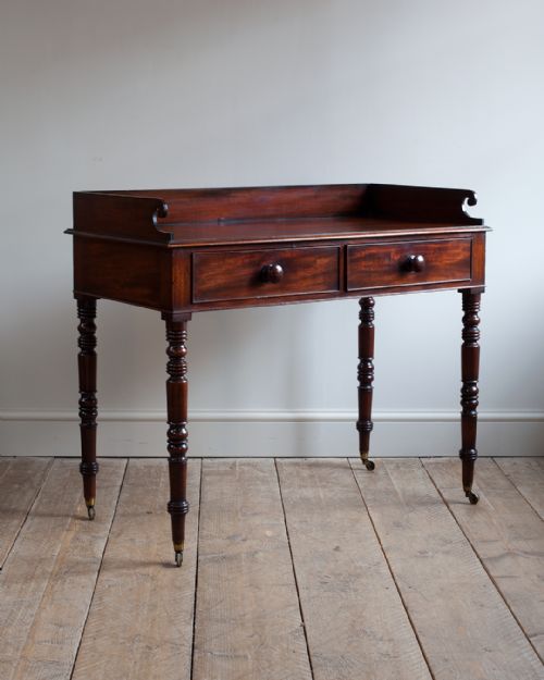 19th century mahogany side table - CATEGORY: ANTIQUE FURNITURE - DATED 19TH CENTURY