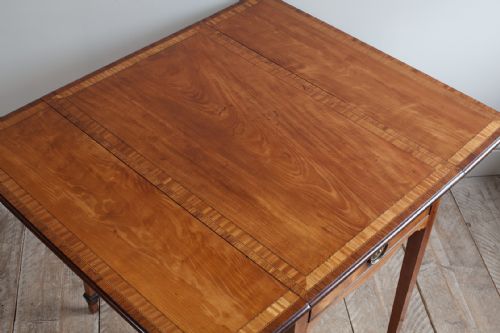 GEORGE III SATINWOOD PEMBROKE TABLE - ADDITIONAL PHOTO 3