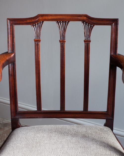 PAIR OF GEORGIAN CARVER CHAIRS - ADDITIONAL PHOTO 4