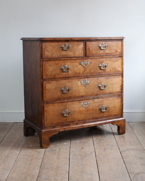 george ii walnut and fruitwood chest of drawers - CATEGORY: ANTIQUE CHEST OF DRAWERS - DATED 18TH CENTURY