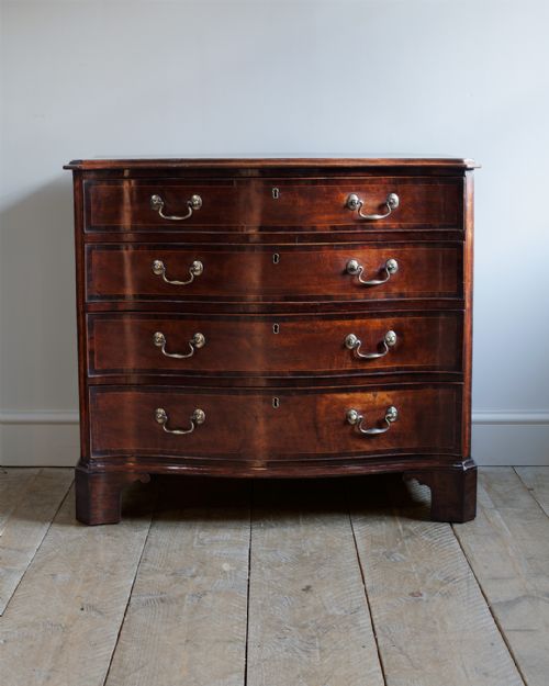 GEORGE III MAHOGANY SERPENTINE CHEST OF DRAWERS - ADDITIONAL PHOTO 2