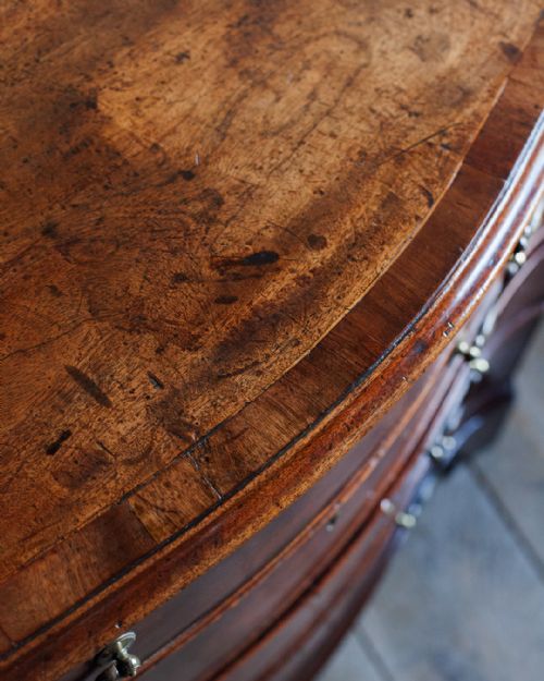 GEORGE III MAHOGANY SERPENTINE CHEST OF DRAWERS - ADDITIONAL PHOTO 4