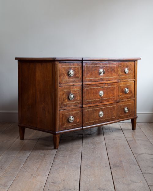 late 18th century continental walnut commode - CATEGORY: ANTIQUE CHEST OF DRAWERS - DATED 18TH CENTURY