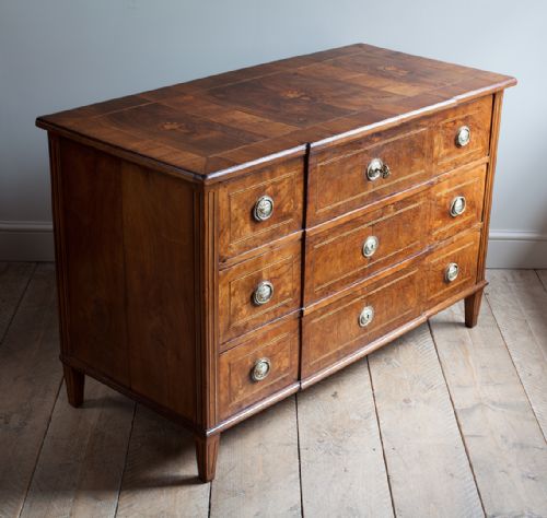 LATE 18TH CENTURY CONTINENTAL WALNUT COMMODE - ADDITIONAL PHOTO 2