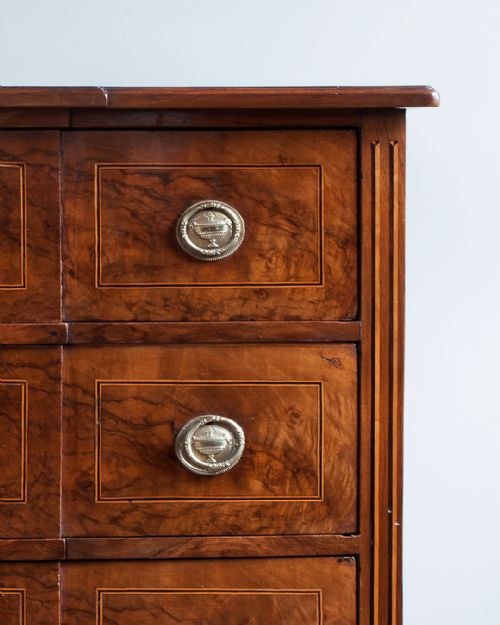 LATE 18TH CENTURY CONTINENTAL WALNUT COMMODE - ADDITIONAL PHOTO 3