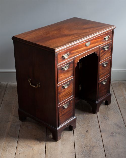 WONDERFUL GEORGIAN MAHOGANY KNEEHOLE DESK - ADDITIONAL PHOTO 3