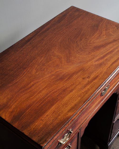 WONDERFUL GEORGIAN MAHOGANY KNEEHOLE DESK - ADDITIONAL PHOTO 4