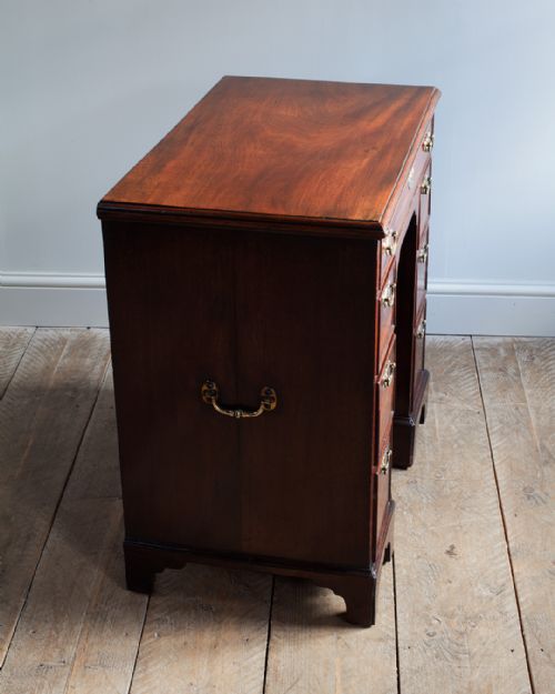 WONDERFUL GEORGIAN MAHOGANY KNEEHOLE DESK - ADDITIONAL PHOTO 5