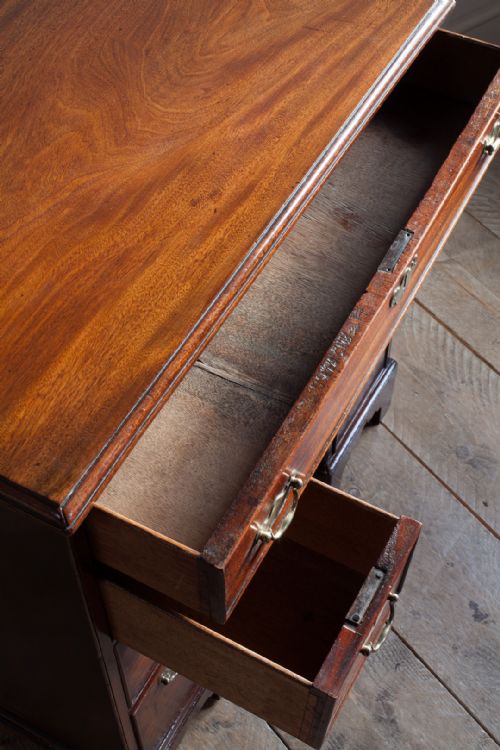 WONDERFUL GEORGIAN MAHOGANY KNEEHOLE DESK - ADDITIONAL PHOTO 6