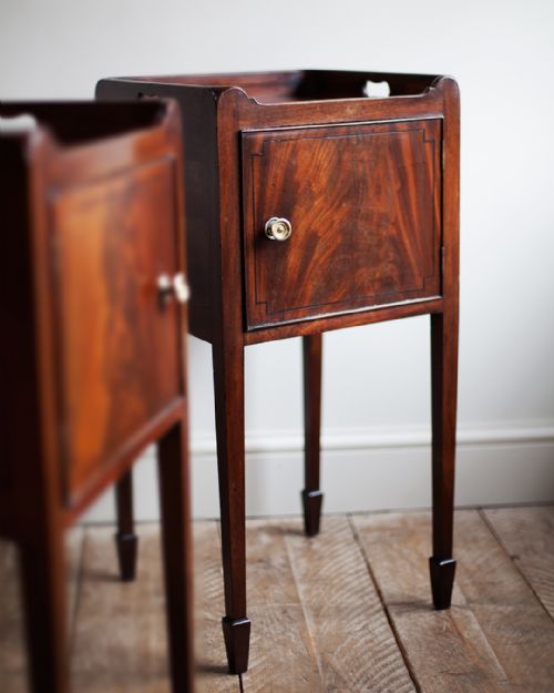 MATCHED PAIR OF GEORGE IV MAHOGANY POT CUPBOARDS - ADDITIONAL PHOTO 1