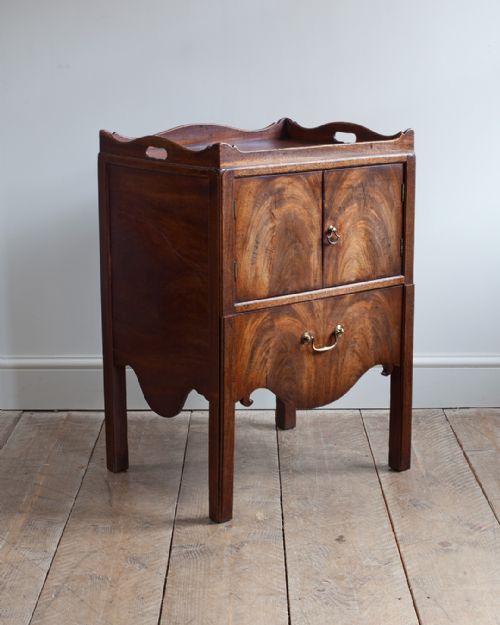 george iii mahogany bedside cupboard - CATEGORY: ANTIQUE CUPBOARDS - DATED 18TH CENTURY