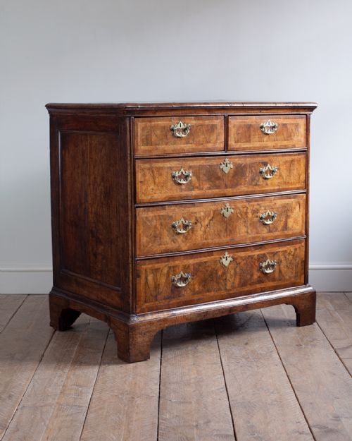 george ii walnut chest of drawers - CATEGORY: ANTIQUE CHEST OF DRAWERS - DATED 18TH CENTURY