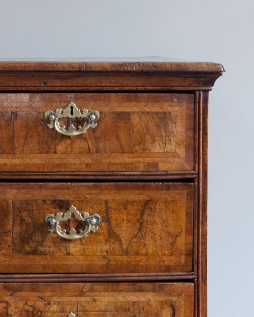GEORGE II WALNUT CHEST OF DRAWERS - ADDITIONAL PHOTO 2